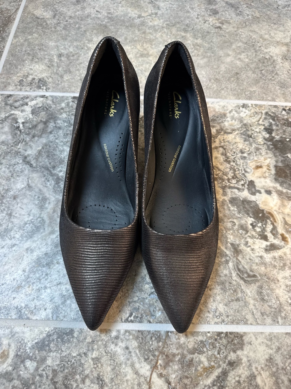 Clarks Women's Pointed Toe Pump in Slate Metallic 10
